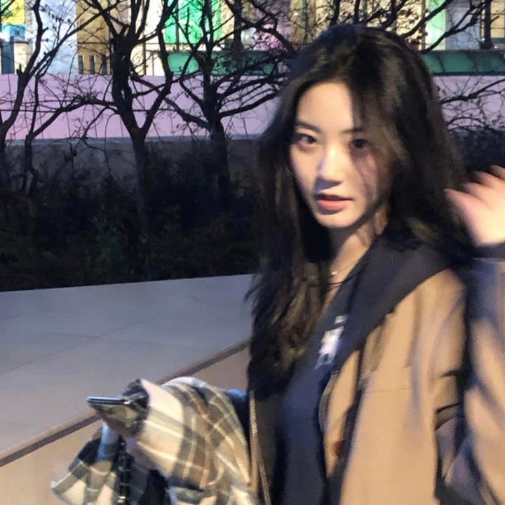公园里的女孩